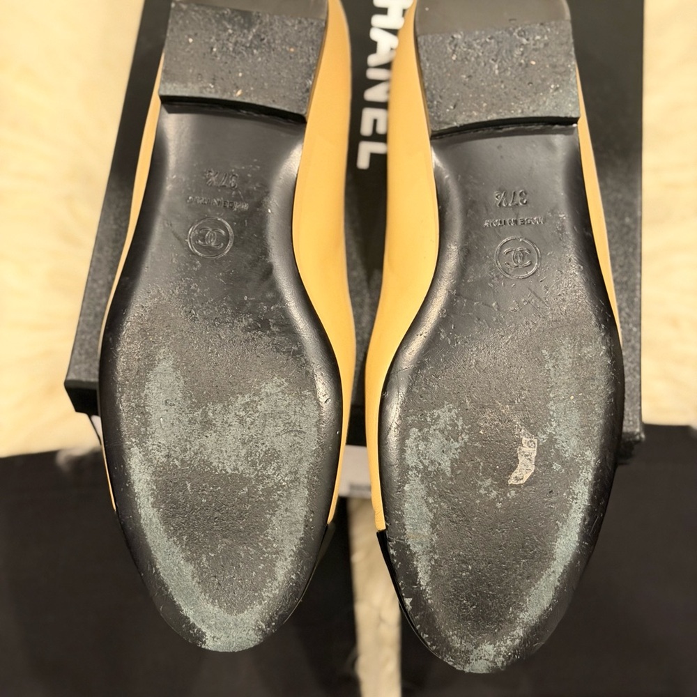 CHANEL Beige Leather Ballet Flats with Black Patent Cap Toe and Camellia - Picture 3 of 5